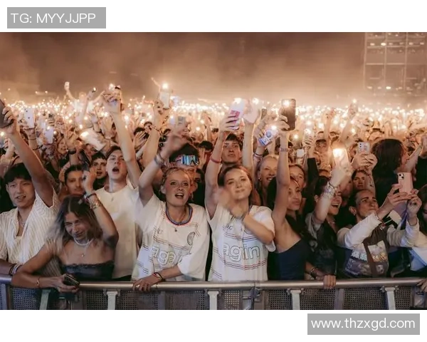 足球明星组合的魅力与影响力探讨及其对球迷文化的推动作用