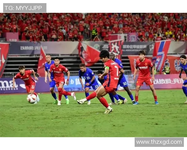 重庆足球队进攻表现分析与防守漏洞探讨 重庆足球队进攻表现分析与防守漏洞探讨